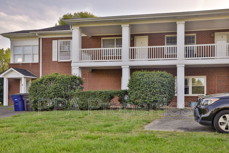 Primary Photo - 2882 Willow Cove Dr