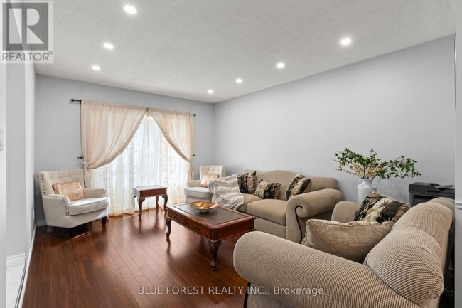 Building Photo - 7 Fairchild Crescent