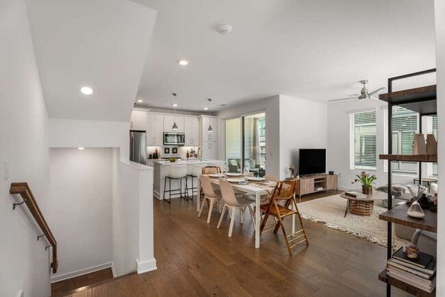 Photo - 404 Pratt Dr SE House