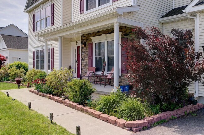 Foto del edificio - 65 Haywood Ln