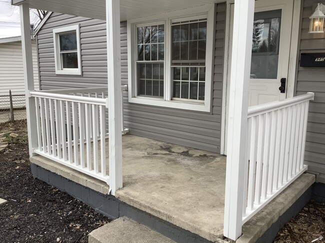 Front porch - 940 Oak Grove Ave