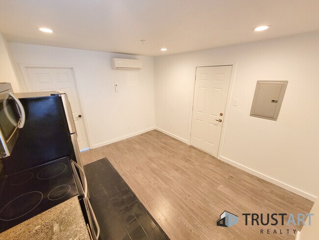 Building Photo - 2 bedroom apartment near Temple University