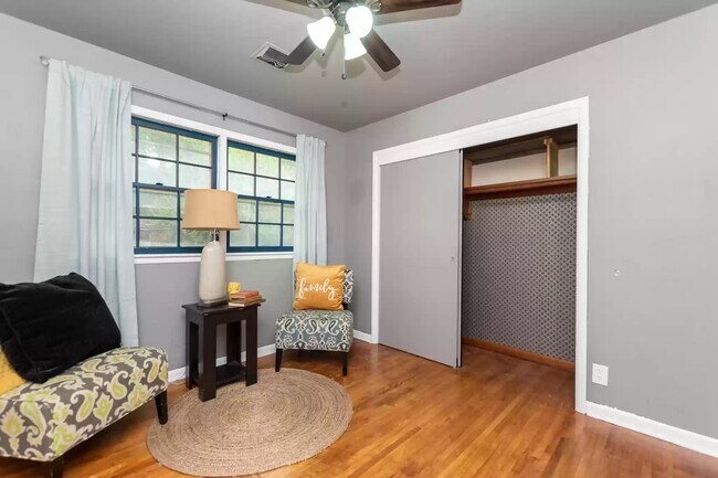 Foto del edificio - 6302 E 11th St N
