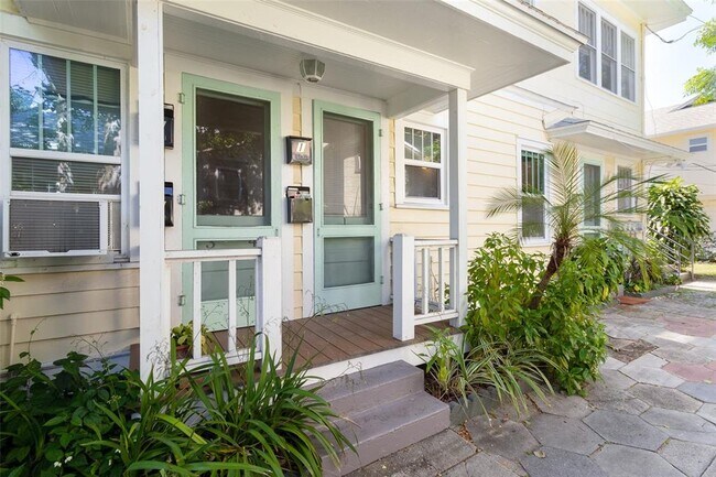 Building Photo - 144 9th Ave NE