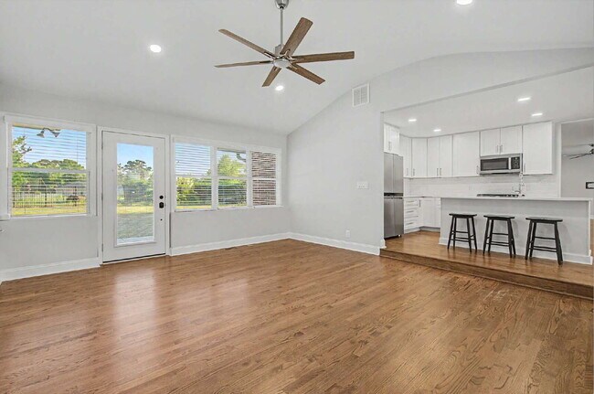 Building Photo - Charming 3-Bed/2.5-Bath Ranch in Durham