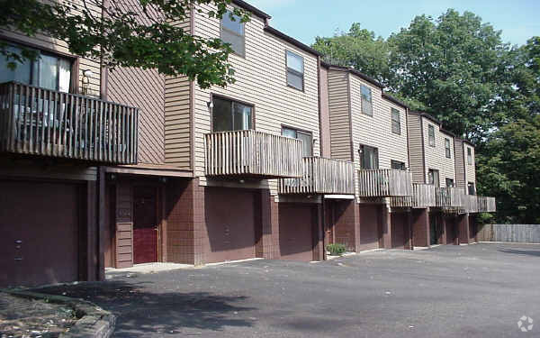 Clyde court shop apartments cuyahoga falls