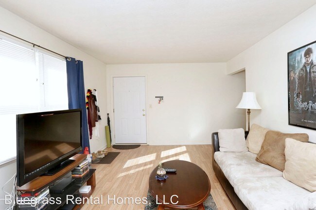 Foto del edificio - 1 br, 1 bath Apartment - 1340 Royalty Court