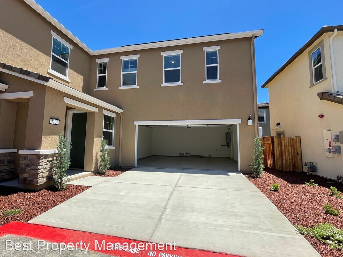 Primary Photo - 4 br, 3 bath House - 2101 Daimler St