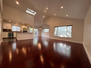 Building Photo - 3893 Middlefield Rd