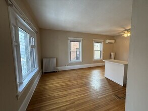 Building Photo - 2000-2002 Dupont Ave S