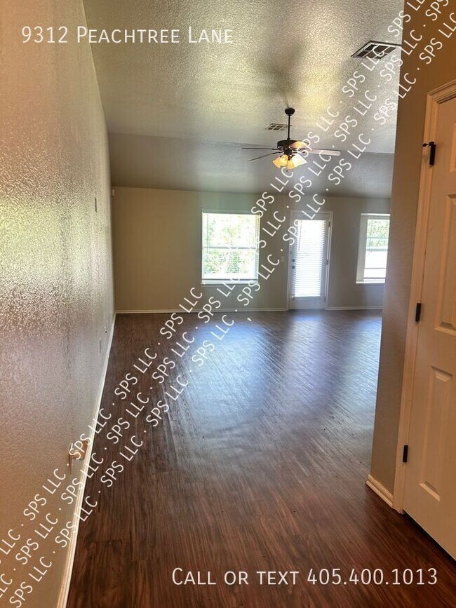 Foto del edificio - 9312 Peachtree Ln