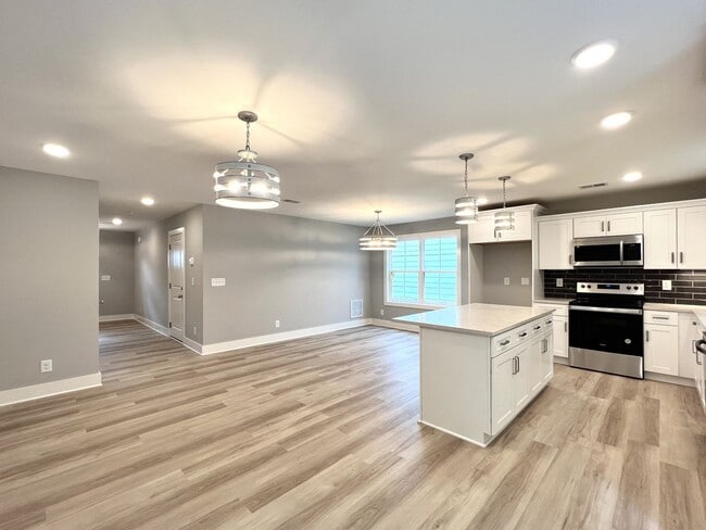 Building Photo - For Lease - 3 Bed, 2.5 Bath, 1515sqft Townhome, Lebanon, TN