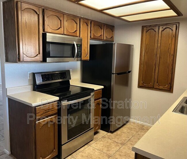 Foto del edificio - 3301 E Earll Dr
