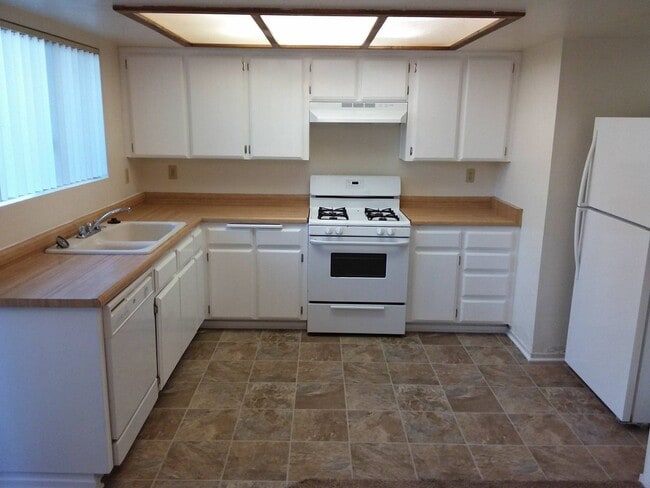 Foto del edificio - 1175 Ramona Ave