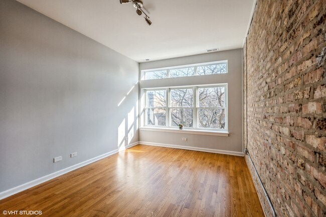 Foto del edificio - 4734 S St Lawrence Ave