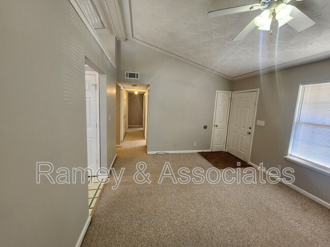 Foto del edificio - 4011 Cedarway Ct