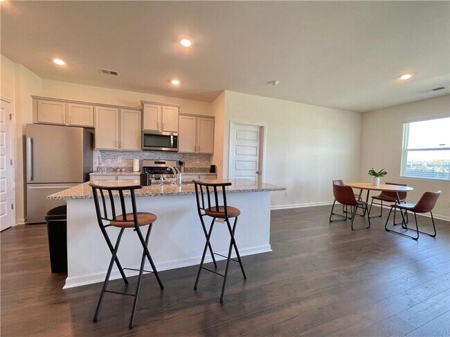Foto del edificio - 350 Graham Campbell Ln
