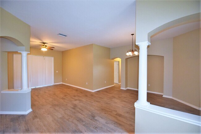 Foto del edificio - 2318 Longmore Cir