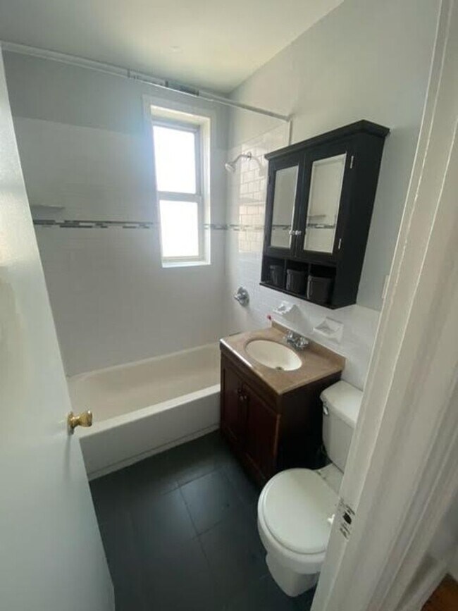 Foto del interior - 3656-The Hampshire House, LLC