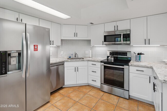 Building Photo - 7306 E Rancho Vista Dr