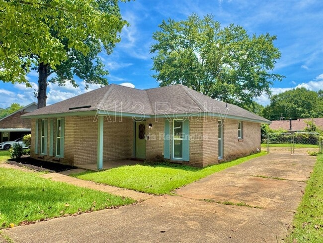 Foto del edificio - 3224 Little John Dr