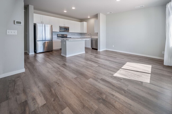 Livingroom & Kitchen - 260 Pawnee Rd