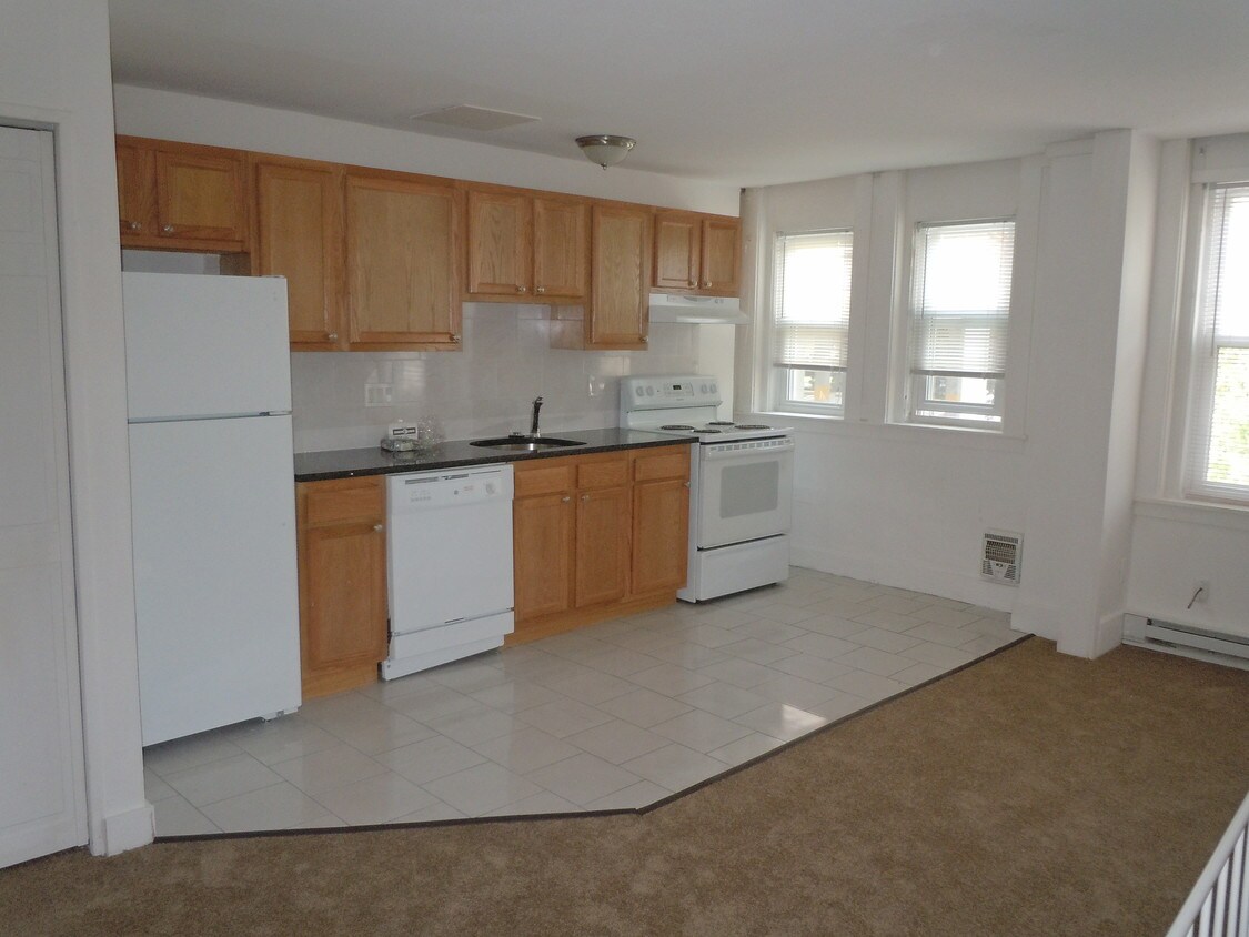 Primary Photo - 181 Pleasant St