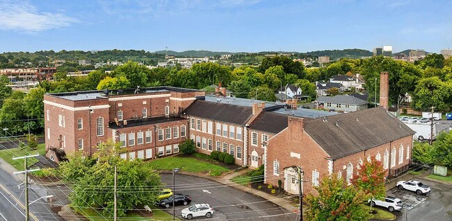 Foto del edificio - 130 E Glenwood Ave