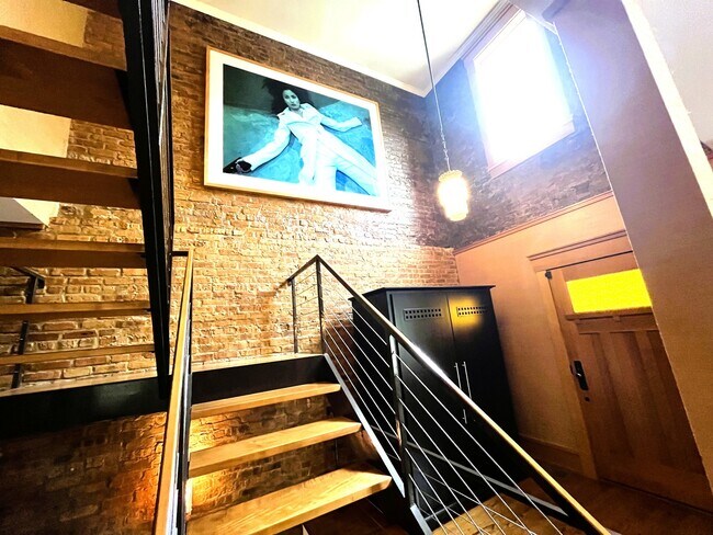 Foto del edificio - 3822 N Claremont Ave