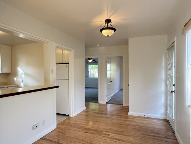Building Photo - Charming 2 Bedroom San Anselmo Home