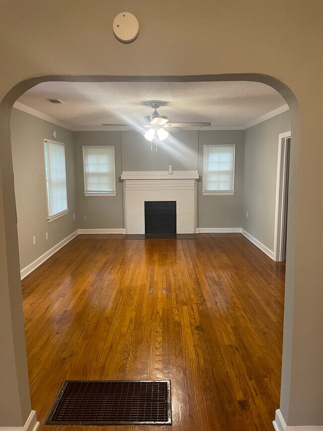 Living Room - 2943 Everest St