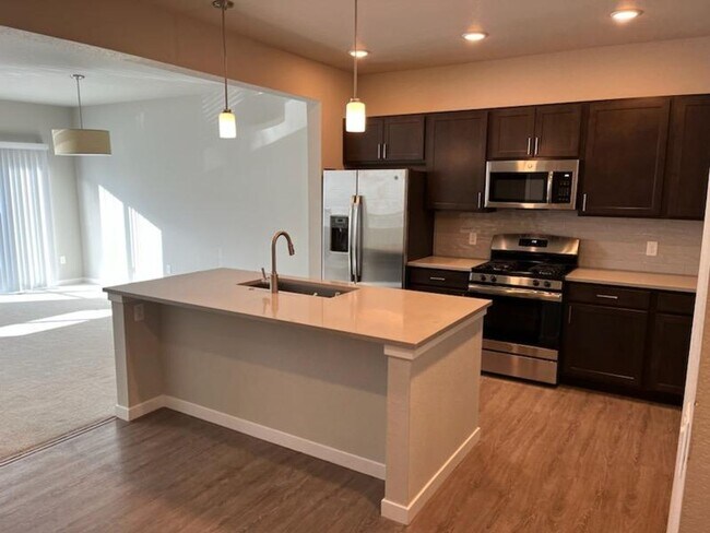 Building Photo - Beautiful 3 Bedroom Home for Rent on Carve...