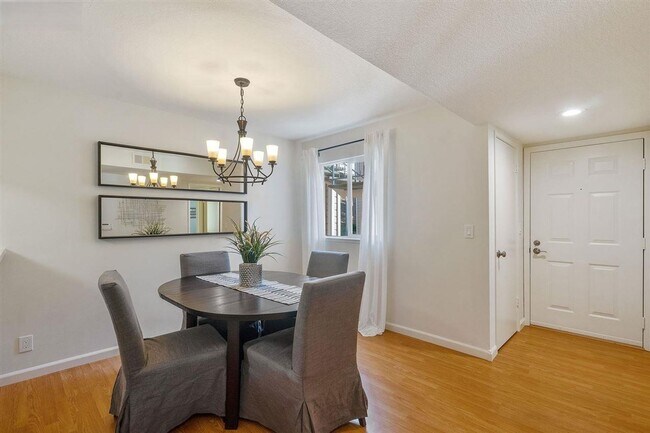 Foto del edificio - Resort Style Oakland Condo with Private Terrace