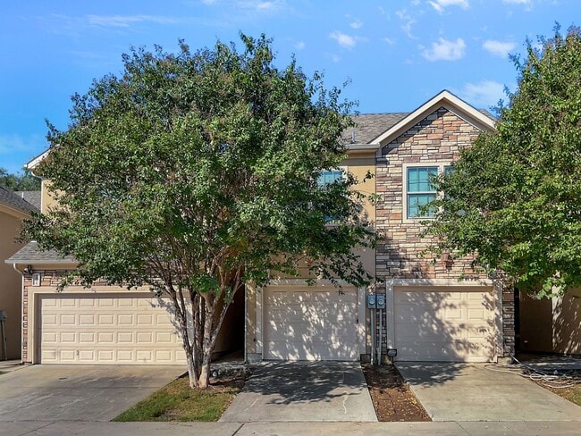 Move-In Ready Townhome Near I-30 & Arlington Entertainment! - Move-In Ready Townhome Near I-30 & Arlington Entertainment!
