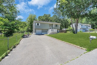 Building Photo - 2144 Dover Pines Ave