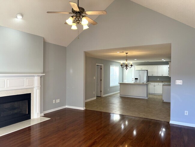 Foto del edificio - Absolutely Adorable Home Near Lake Joy Elementary