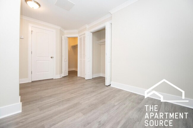 Foto del edificio - 648.5 W Roscoe St