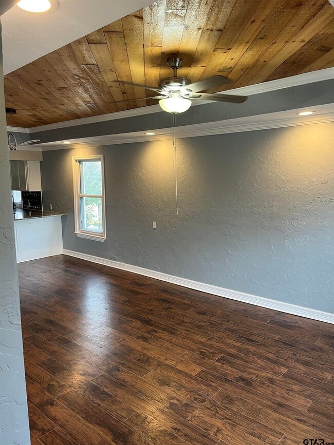 Building Photo - 803 S Vine Ave