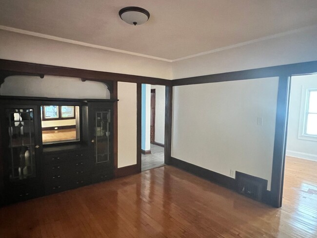 Building Photo - 4 Bed 2 Bath Single Family Home Available!