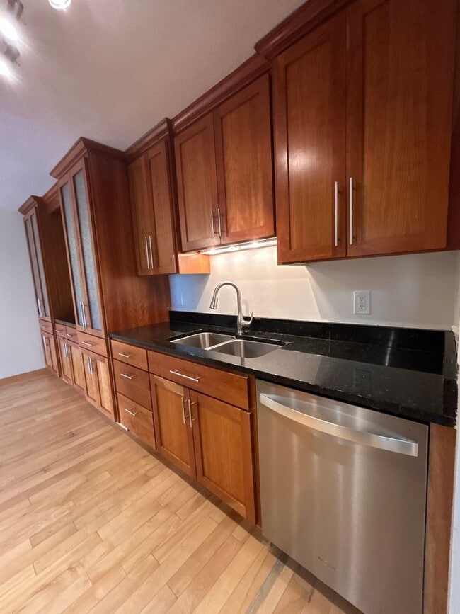 Interior Photo - 311 Kenwood Apartments
