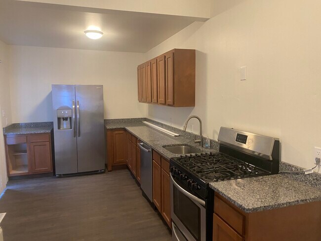 Kitchen - 5211 Franklin Blvd