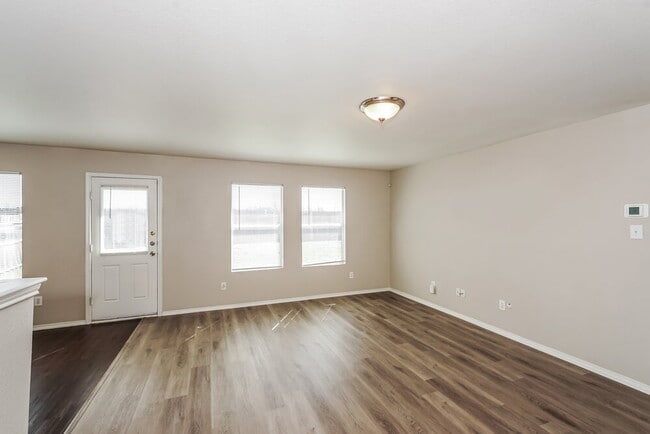 Building Photo - 1440 Castle Ridge Rd