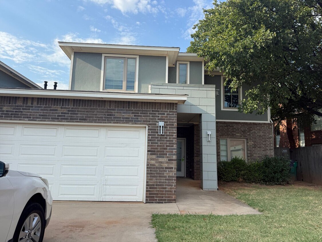 Primary Photo - Amazing 3 bed 2 bath duplex near NW 122nd St