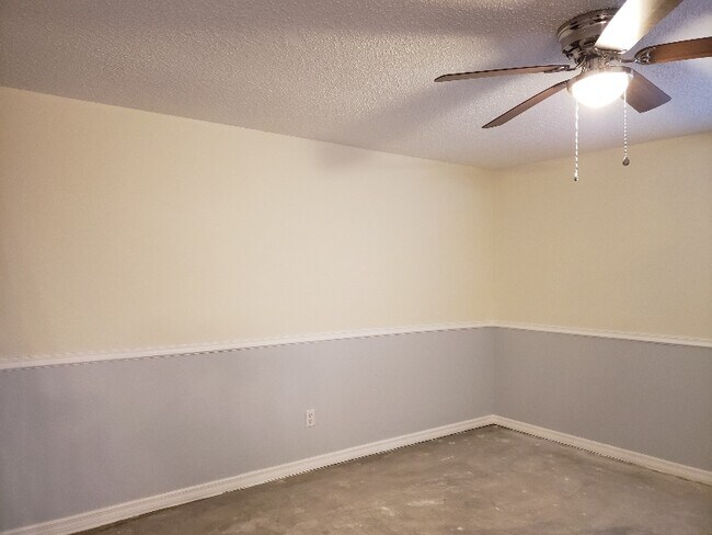 Foto del edificio - 2109 Oak Meadow Cir
