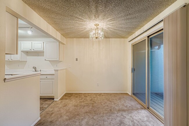 Building Photo - Top-Floor 1Bed/1Bath Apartment in Federal ...