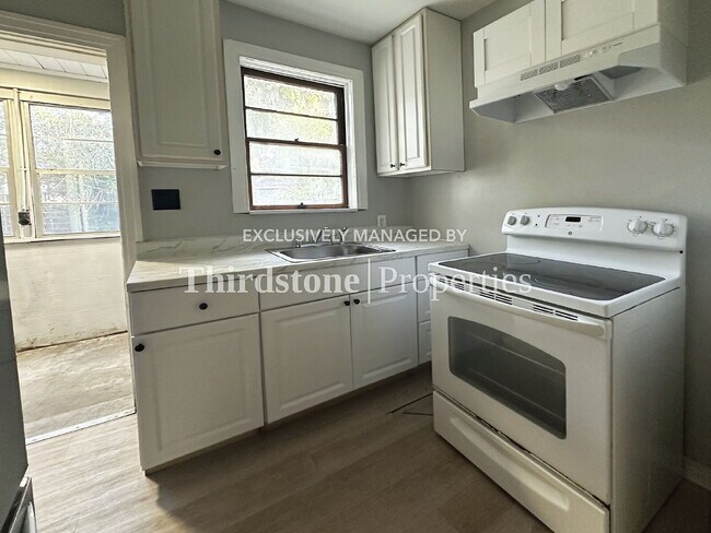 Foto del edificio - 6511 Evelyn Dr