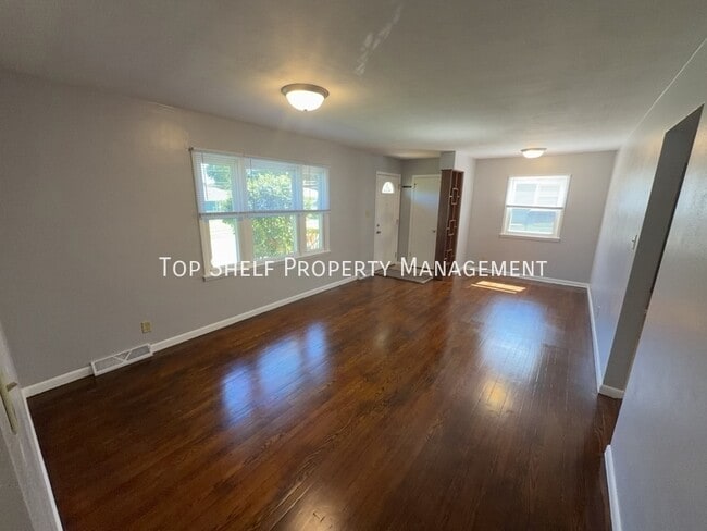 Building Photo - 2752 Holcomb Ave