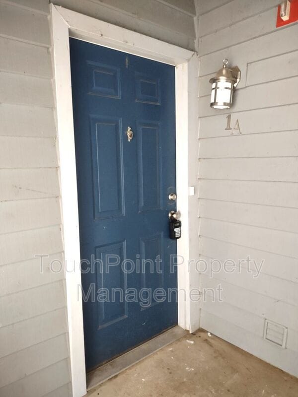 Building Photo - 505 N Graham St