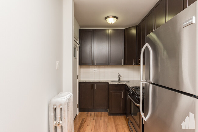 Foto del edificio - 516 W Cornelia Ave