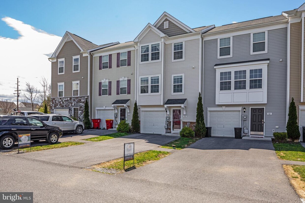 86 Teakwood Dr, Martinsburg, WV 25404 Townhome Rentals in Martinsburg
